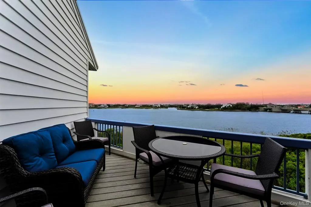 250 Dune Westhampton Beach NY 11978