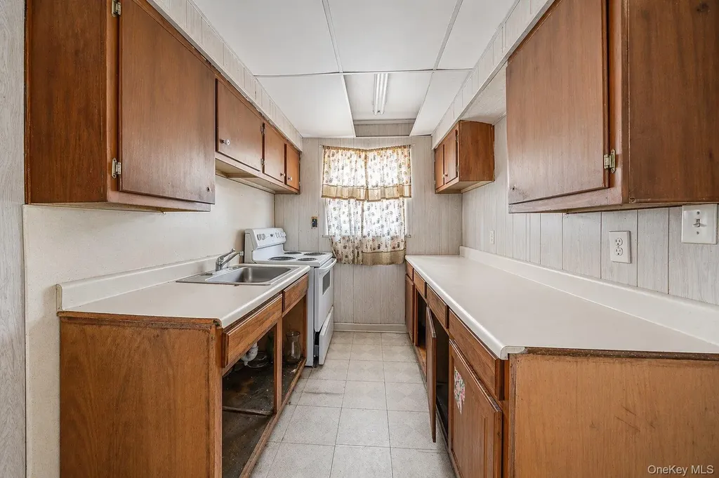 243 Coventry Road S West Hempstead NY 11552