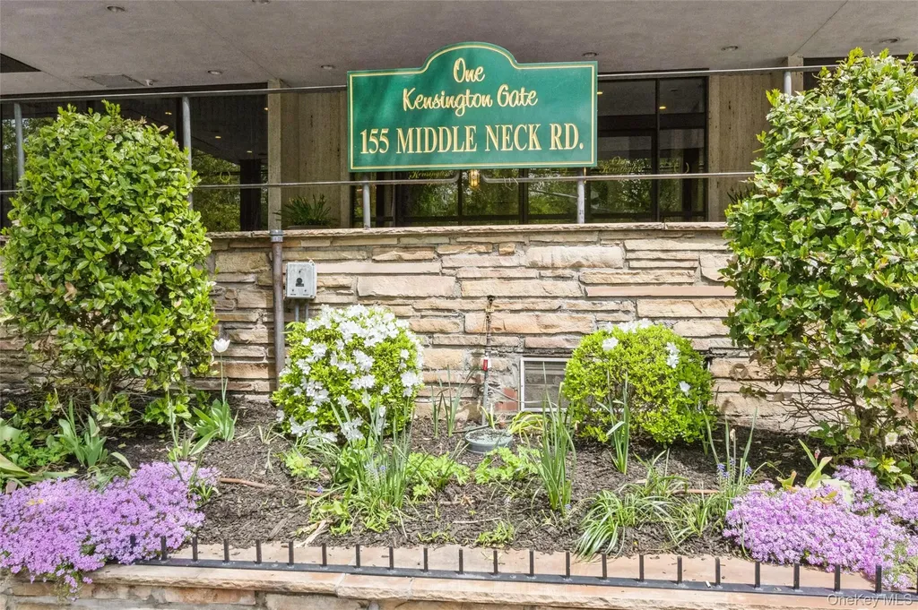 1 Kensington Gate Great Neck NY 11021