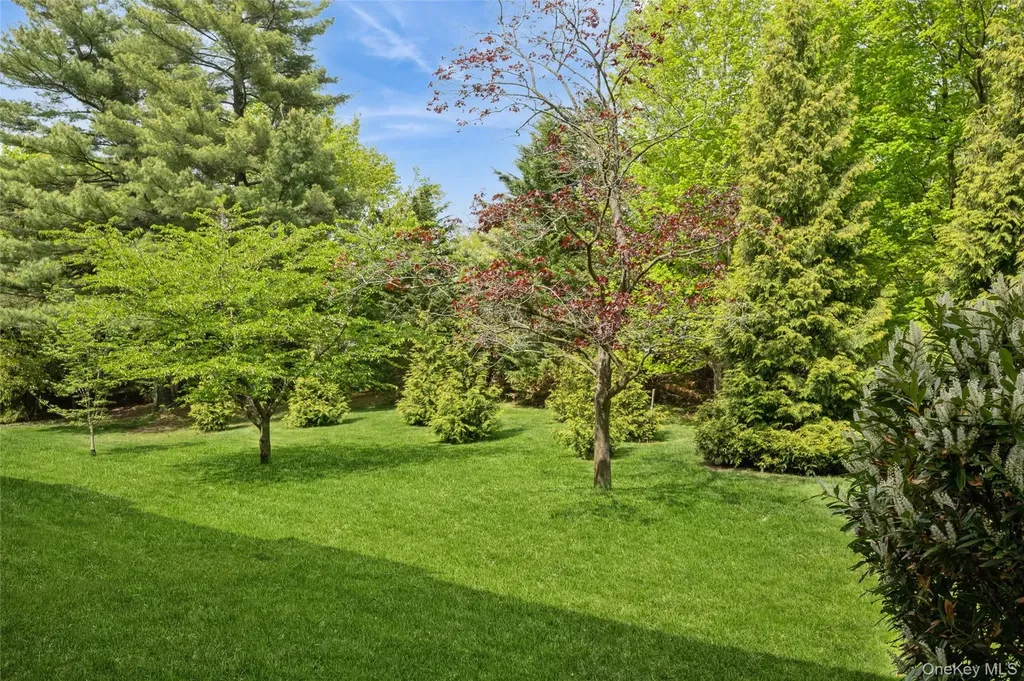 1 Kensington Gate Great Neck NY 11021