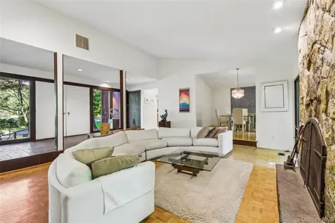 19 Rolling Way New City NY 10956