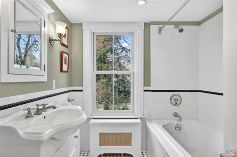 247 Broadway Pleasantville NY 10570