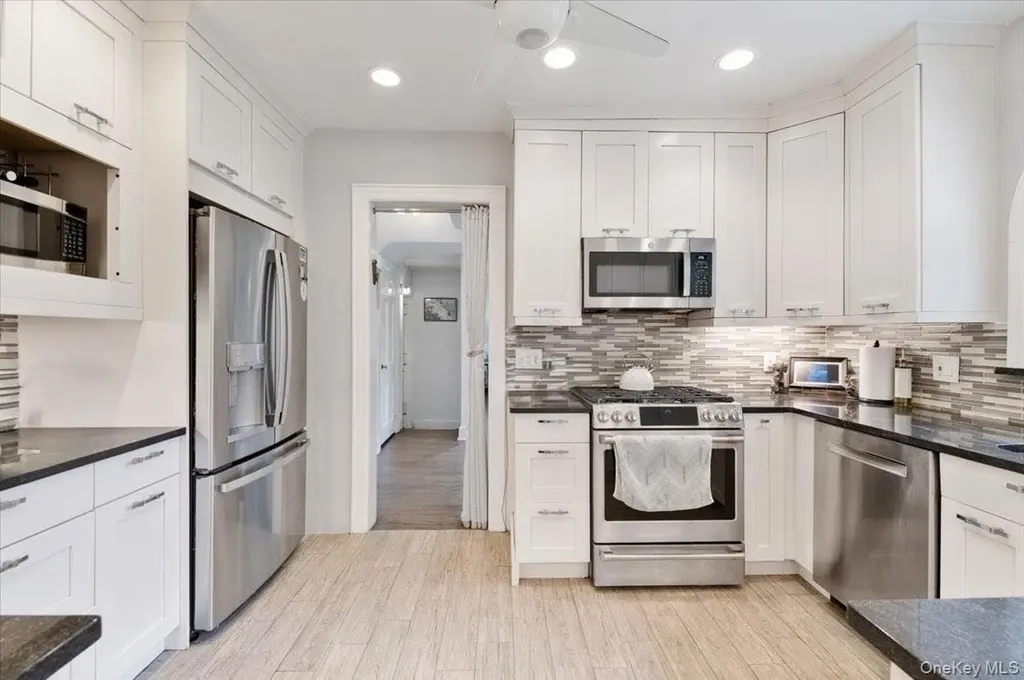 421 Broadway Lawrence NY 11559