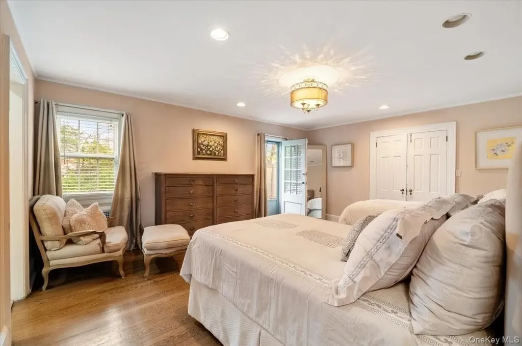 421 Broadway Lawrence NY 11559