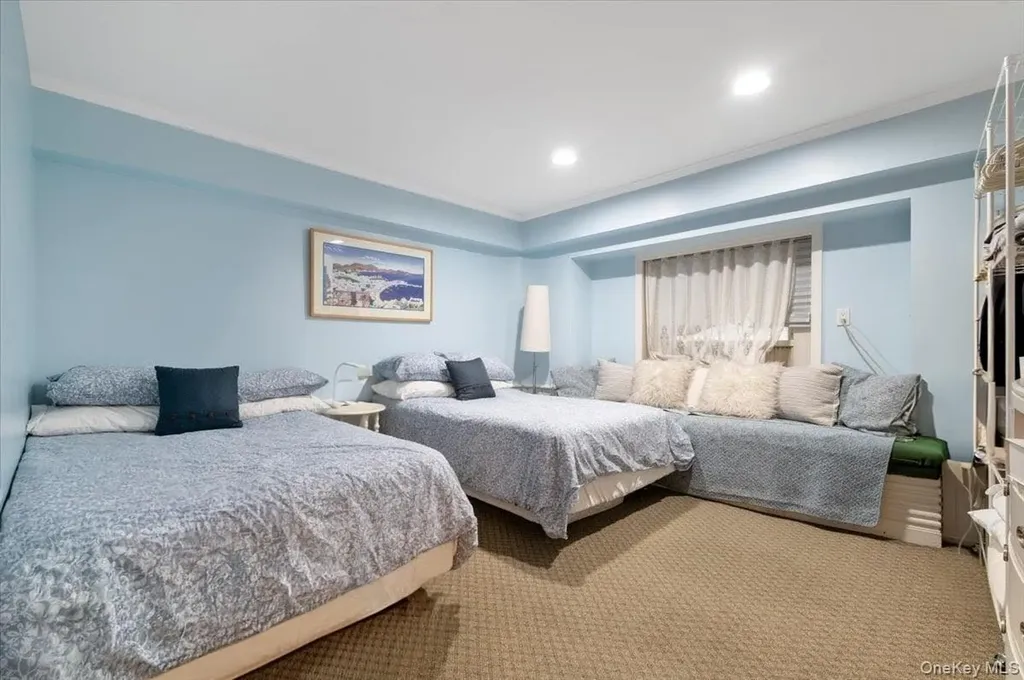 421 Broadway Lawrence NY 11559