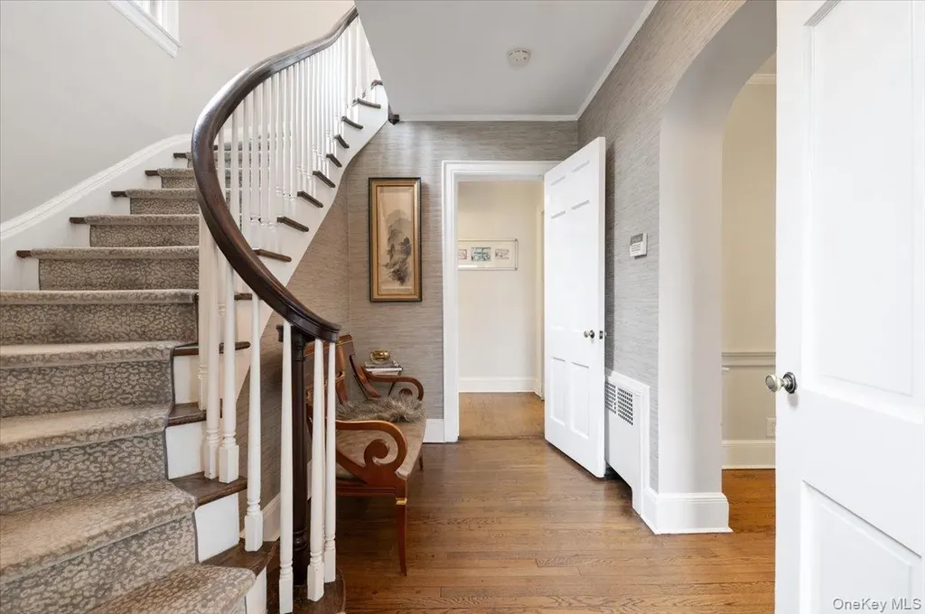 421 Broadway Lawrence NY 11559