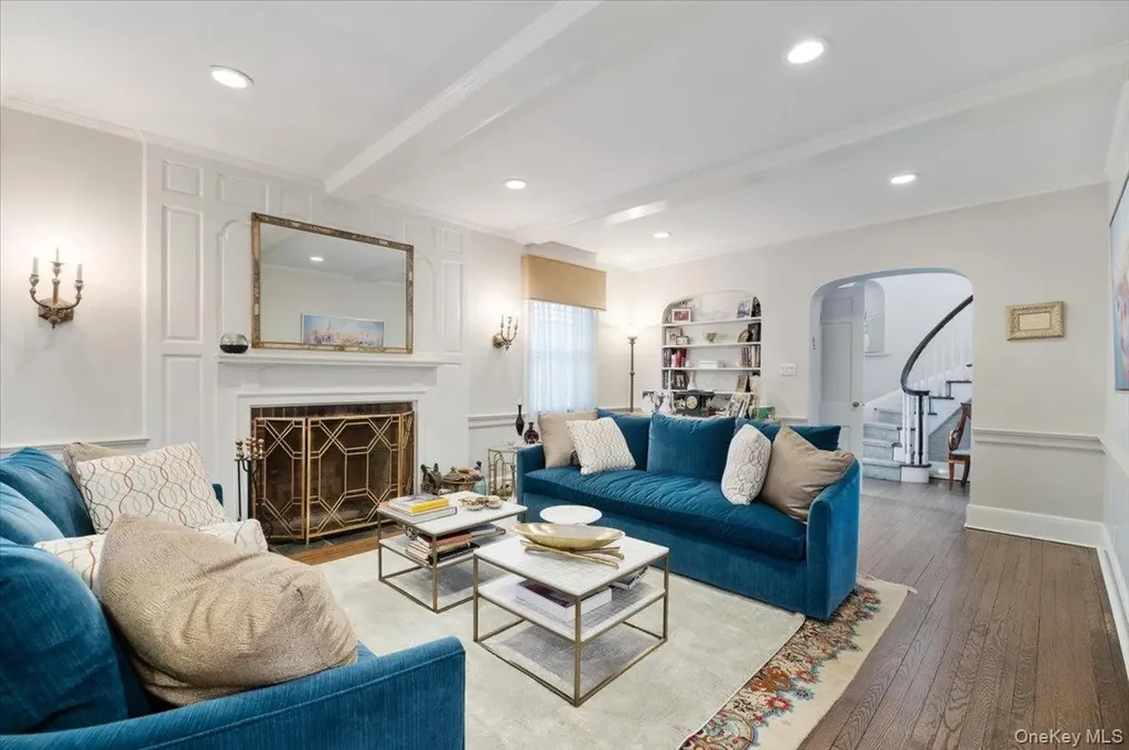 421 Broadway Lawrence NY 11559