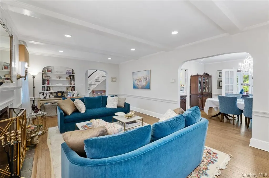 421 Broadway Lawrence NY 11559