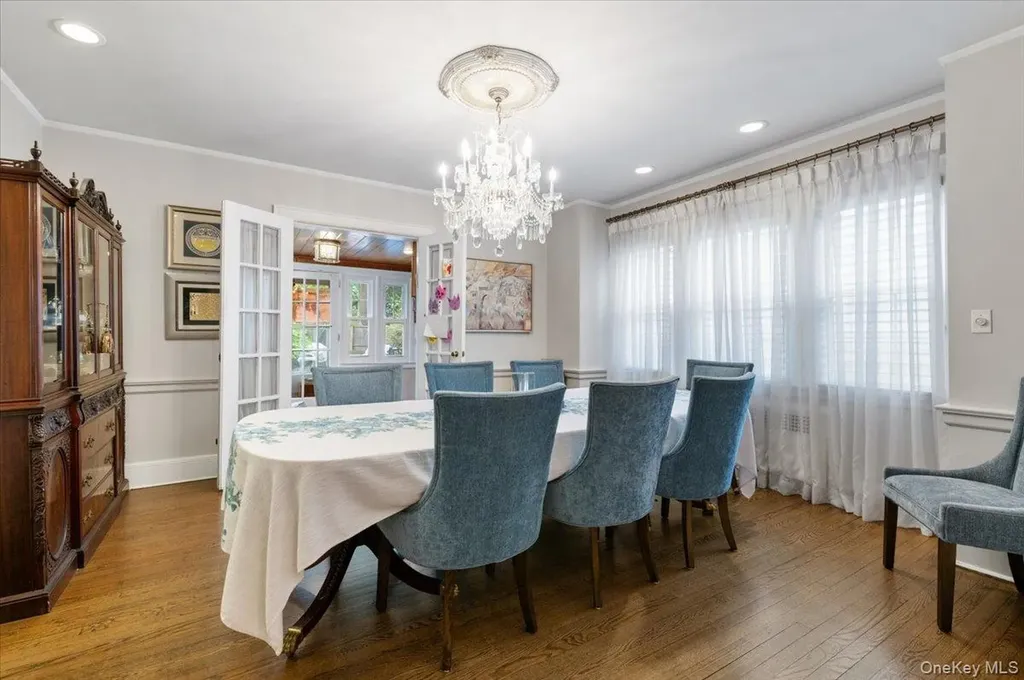 421 Broadway Lawrence NY 11559