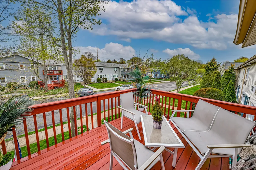86 Cardinal Lane Islip NY 11751
