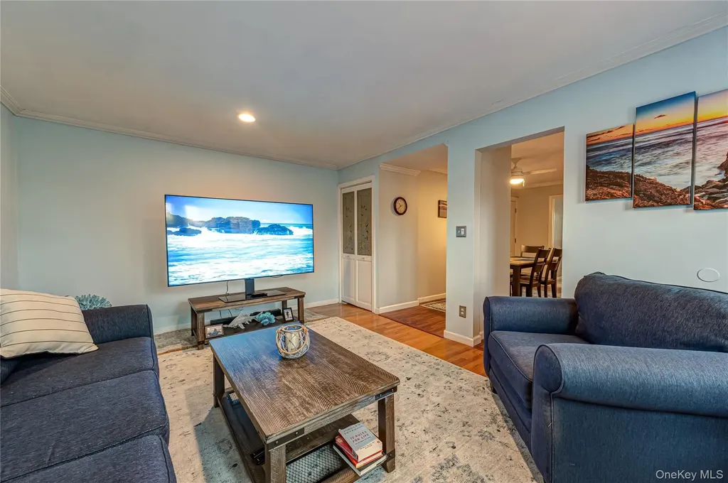 86 Cardinal Lane Islip NY 11751