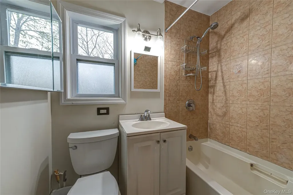 86 Cardinal Lane Islip NY 11751