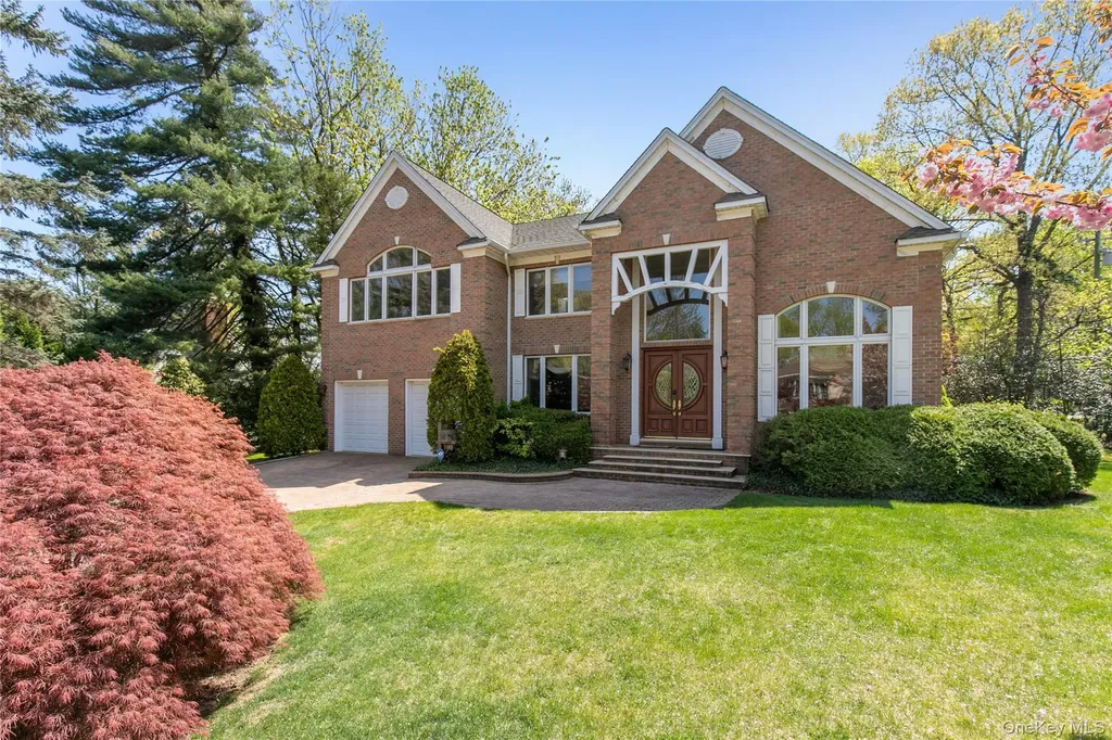 23 Fox Hunt Lane Great Neck NY 11020