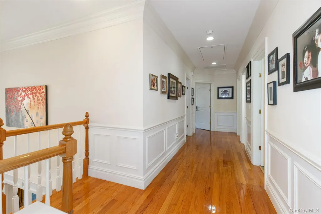 23 Fox Hunt Lane Great Neck NY 11020
