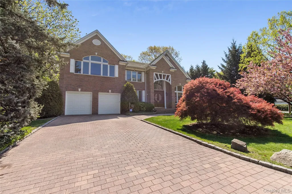 23 Fox Hunt Lane Great Neck NY 11020