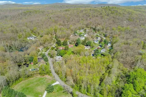 90 Eagle Valley Road Sloatsburg NY 10974
