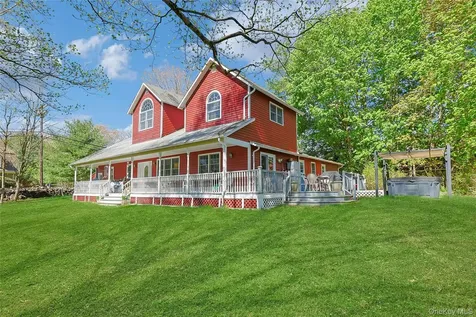 90 Eagle Valley Road Sloatsburg NY 10974