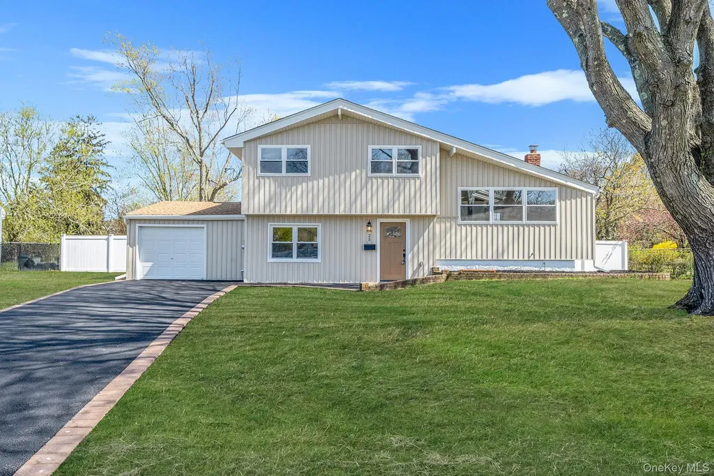 25 Greentree Drive Oakdale NY 11769