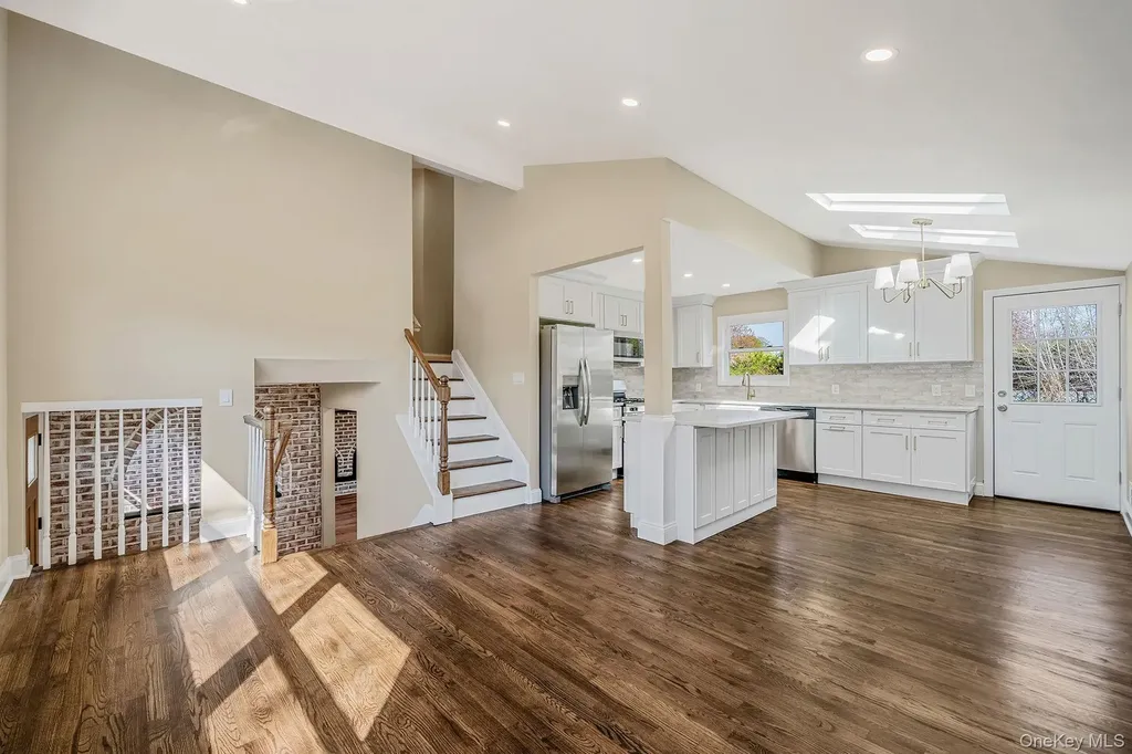 25 Greentree Drive Oakdale NY 11769