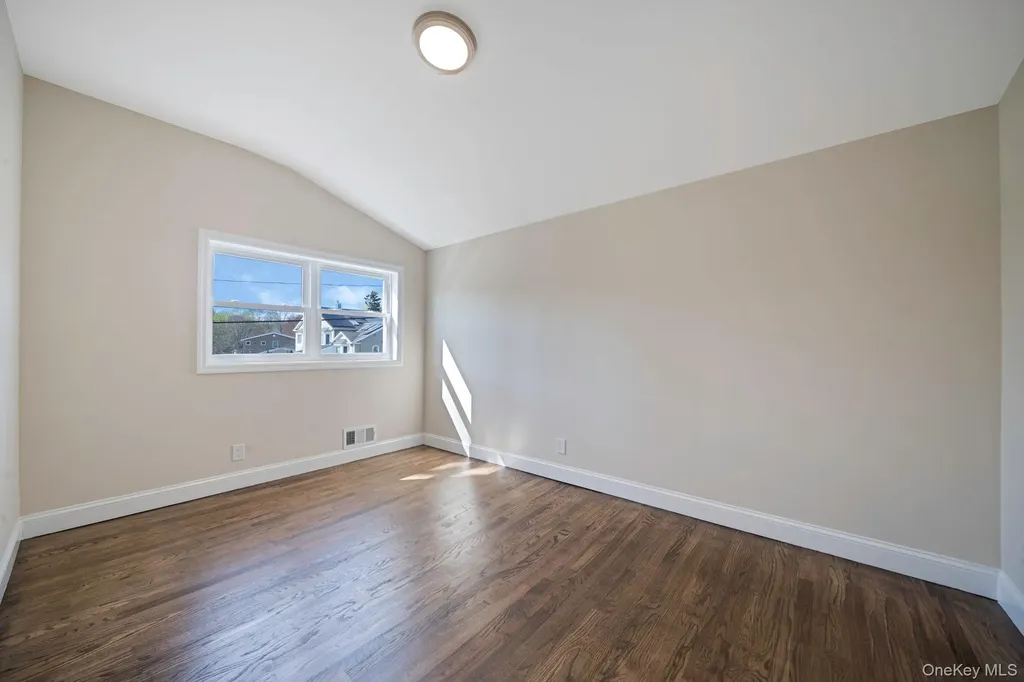 25 Greentree Drive Oakdale NY 11769
