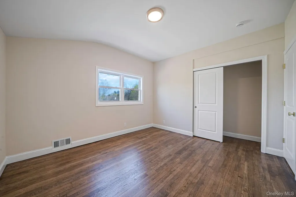 25 Greentree Drive Oakdale NY 11769
