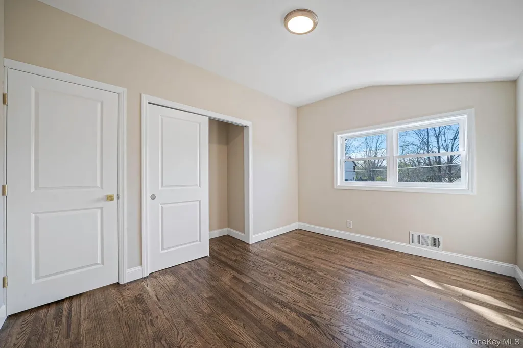 25 Greentree Drive Oakdale NY 11769