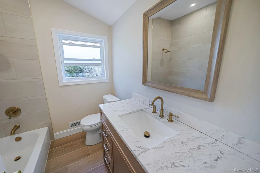 25 Greentree Drive Oakdale NY 11769