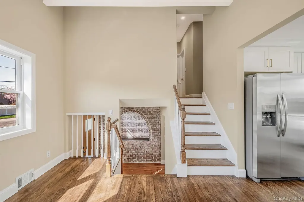 25 Greentree Drive Oakdale NY 11769