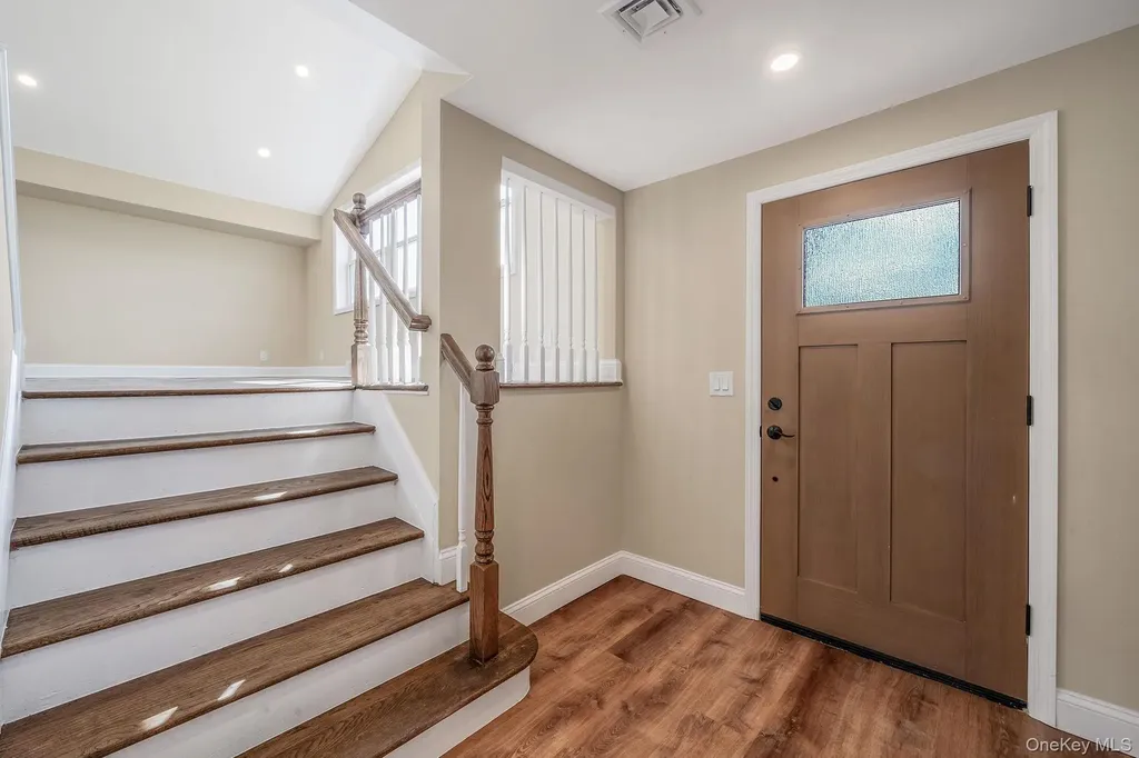 25 Greentree Drive Oakdale NY 11769