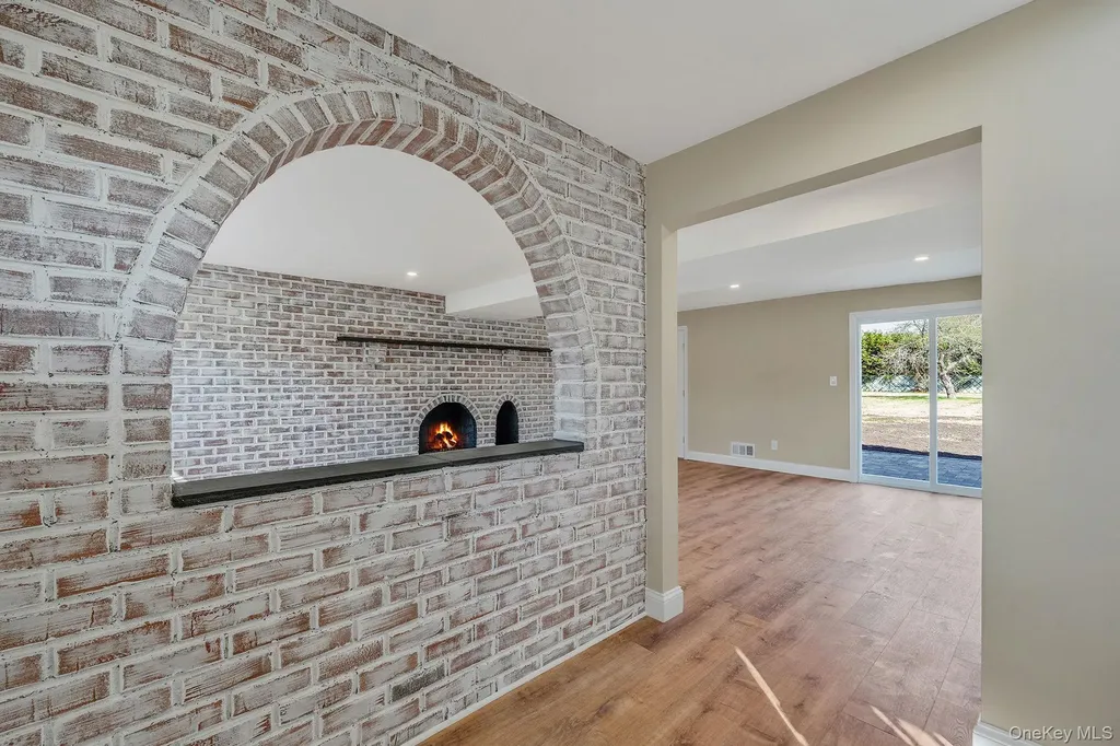 25 Greentree Drive Oakdale NY 11769