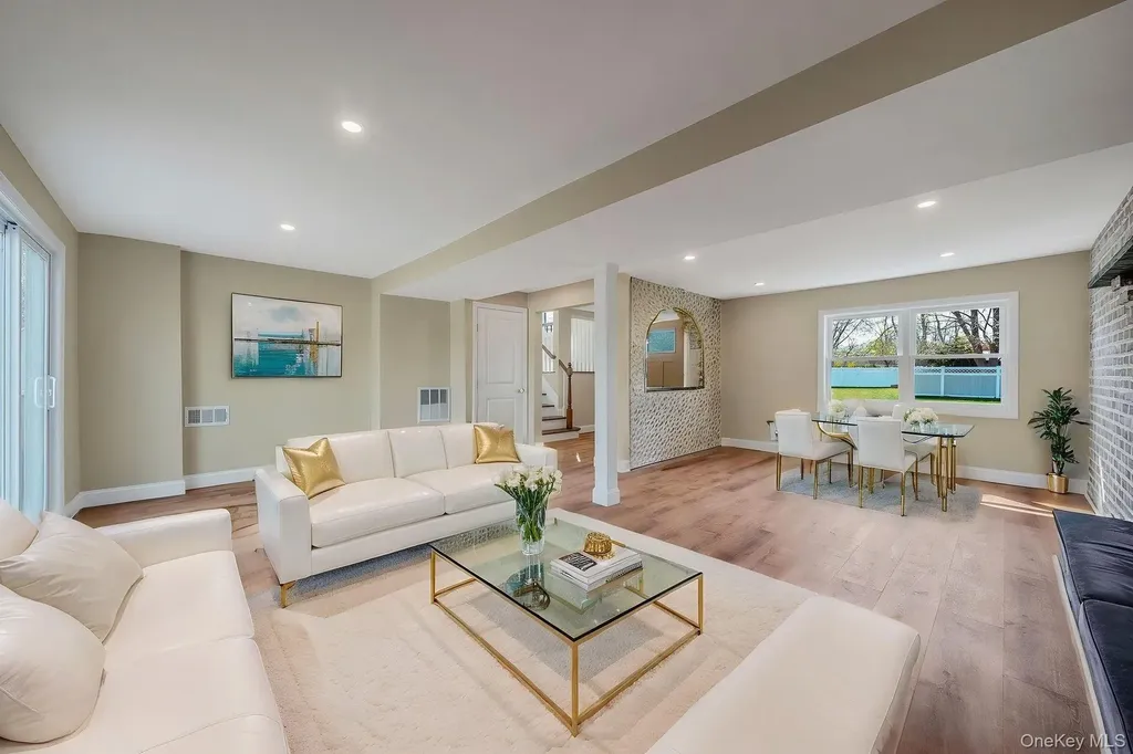 25 Greentree Drive Oakdale NY 11769