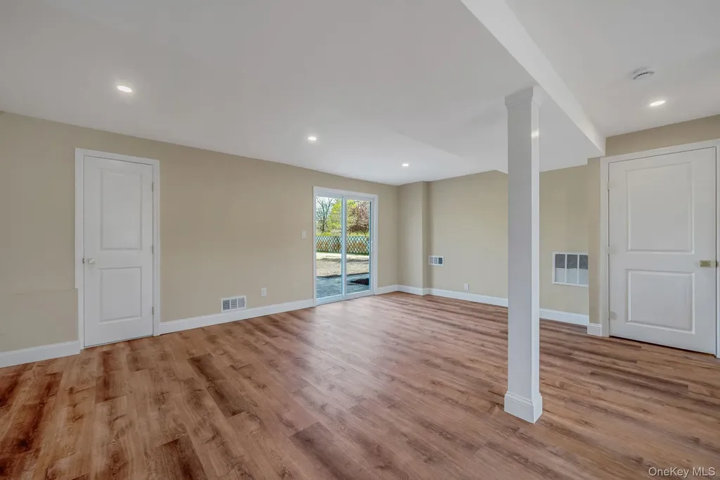 25 Greentree Drive Oakdale NY 11769