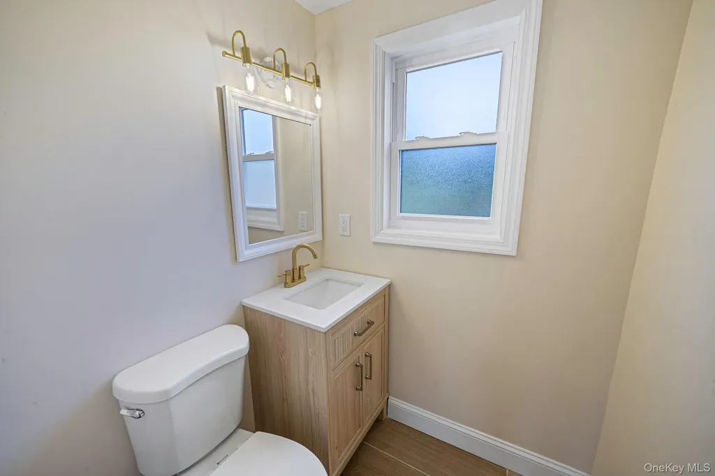 25 Greentree Drive Oakdale NY 11769