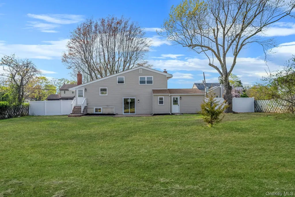 25 Greentree Drive Oakdale NY 11769