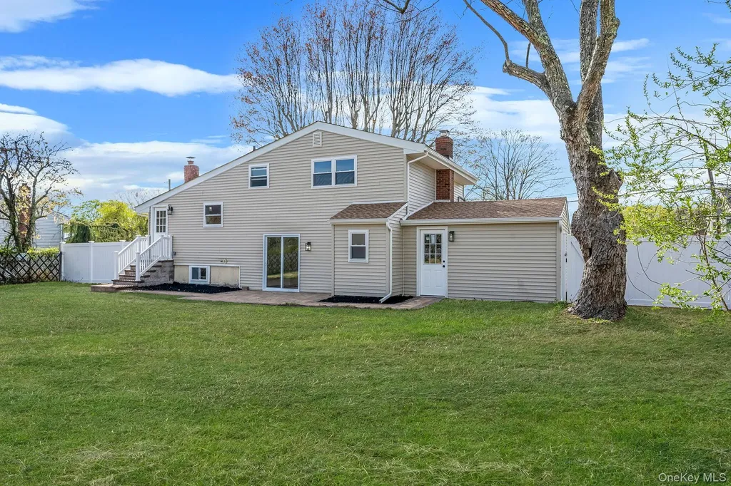 25 Greentree Drive Oakdale NY 11769