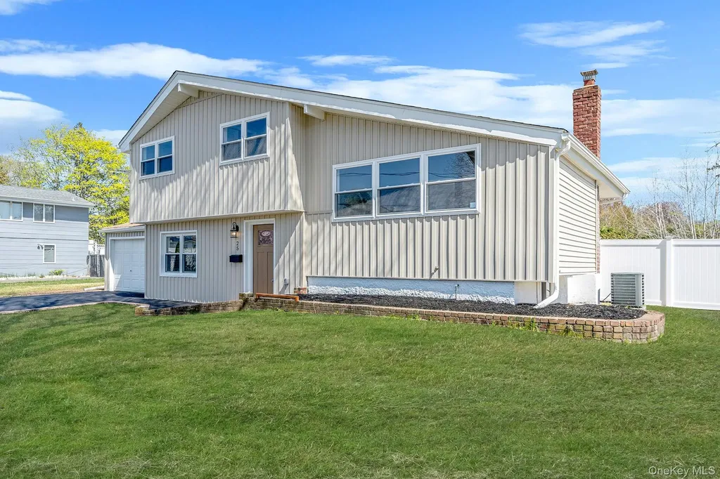 25 Greentree Drive Oakdale NY 11769