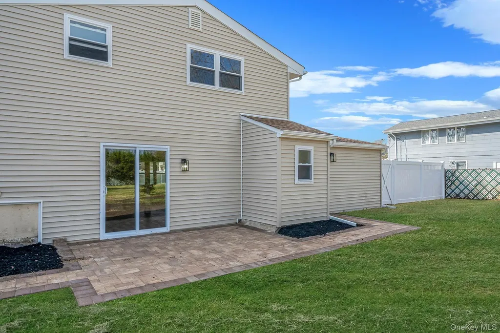 25 Greentree Drive Oakdale NY 11769