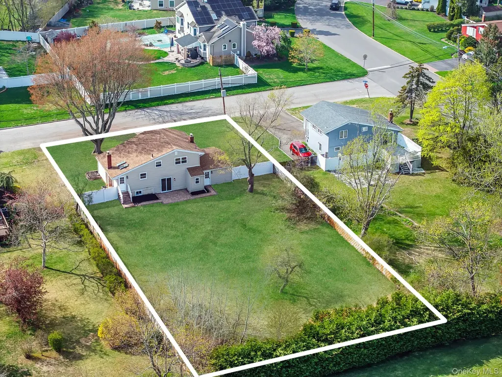 25 Greentree Drive Oakdale NY 11769