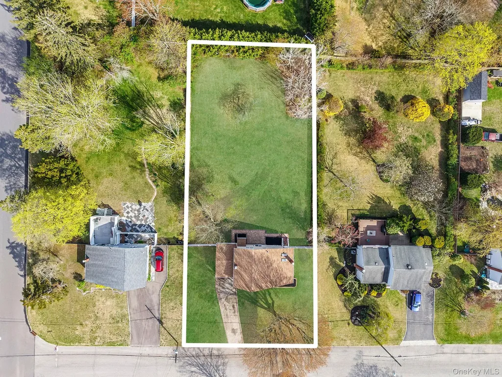 25 Greentree Drive Oakdale NY 11769