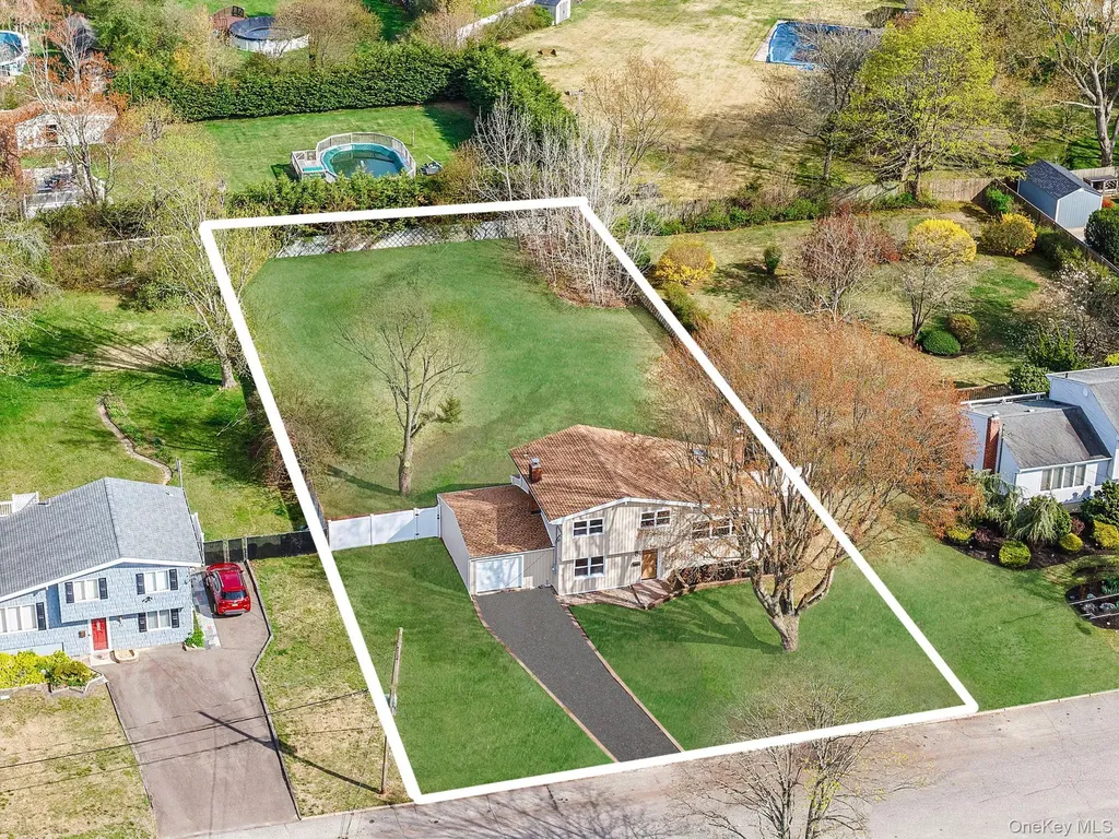 25 Greentree Drive Oakdale NY 11769