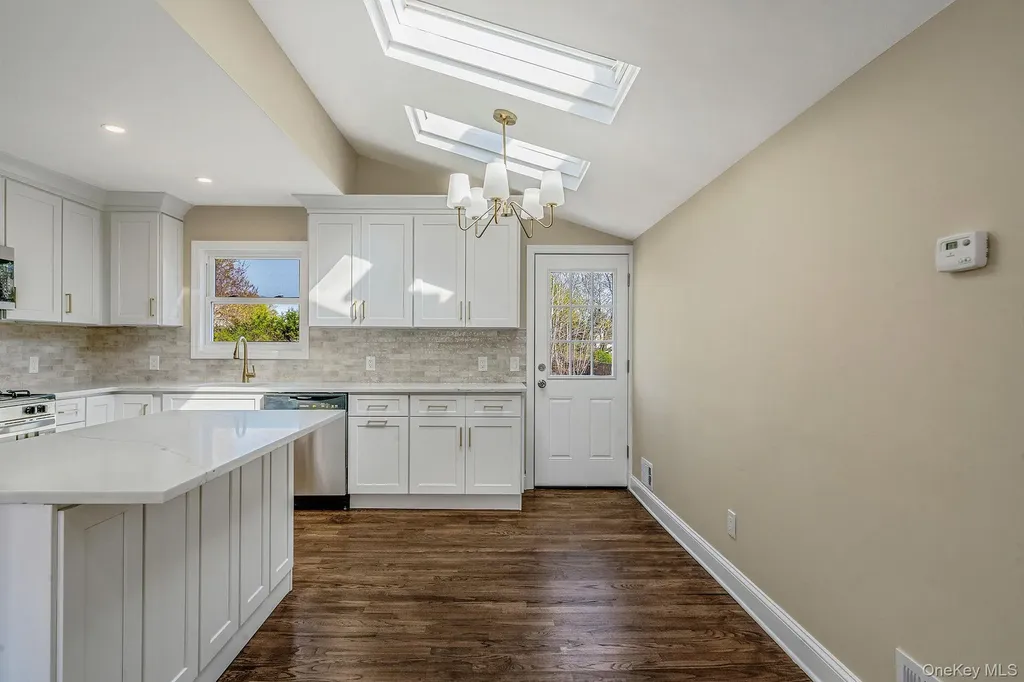 25 Greentree Drive Oakdale NY 11769