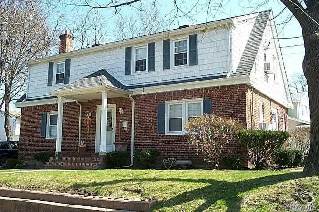 75 Searingtown Road Albertson NY 11507