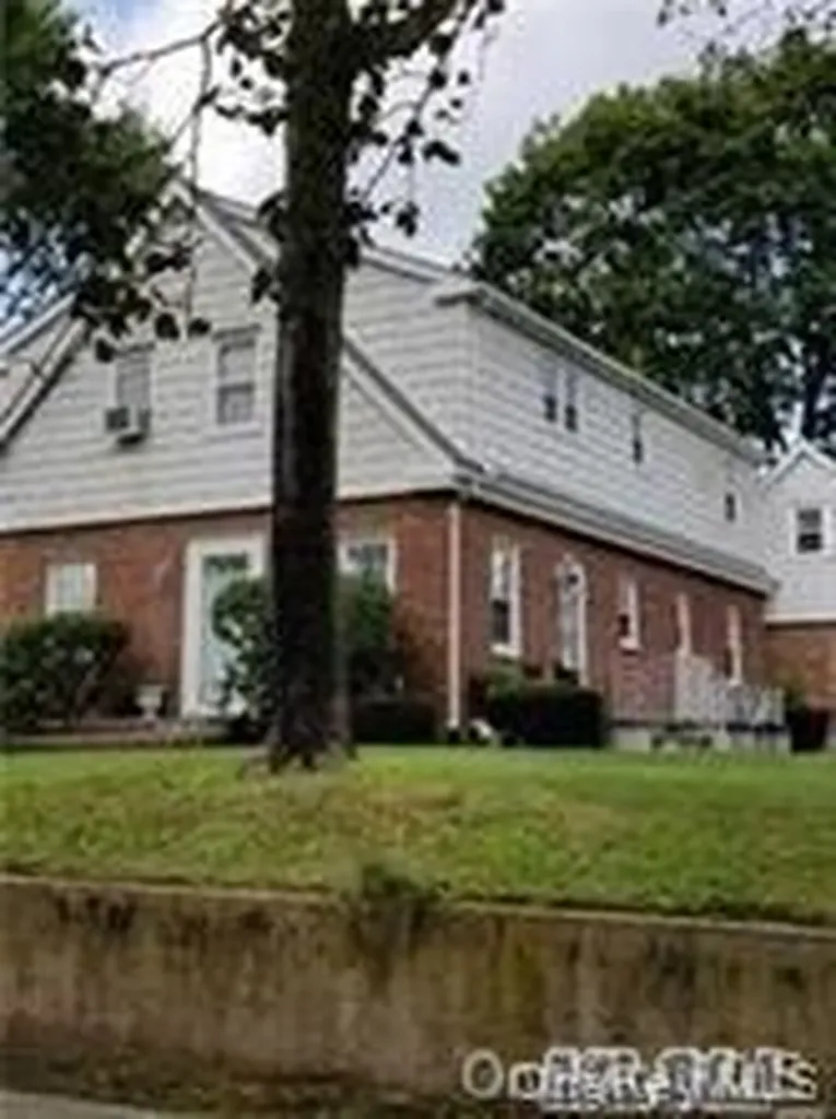 75 Searingtown Road Albertson NY 11507
