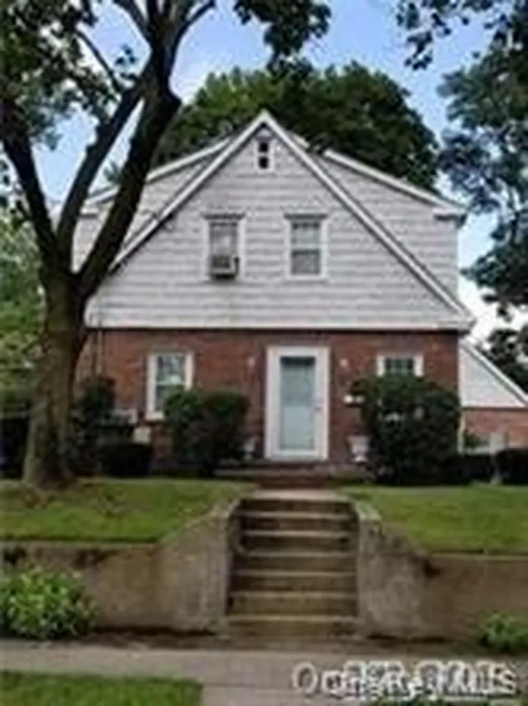 75 Searingtown Road Albertson NY 11507