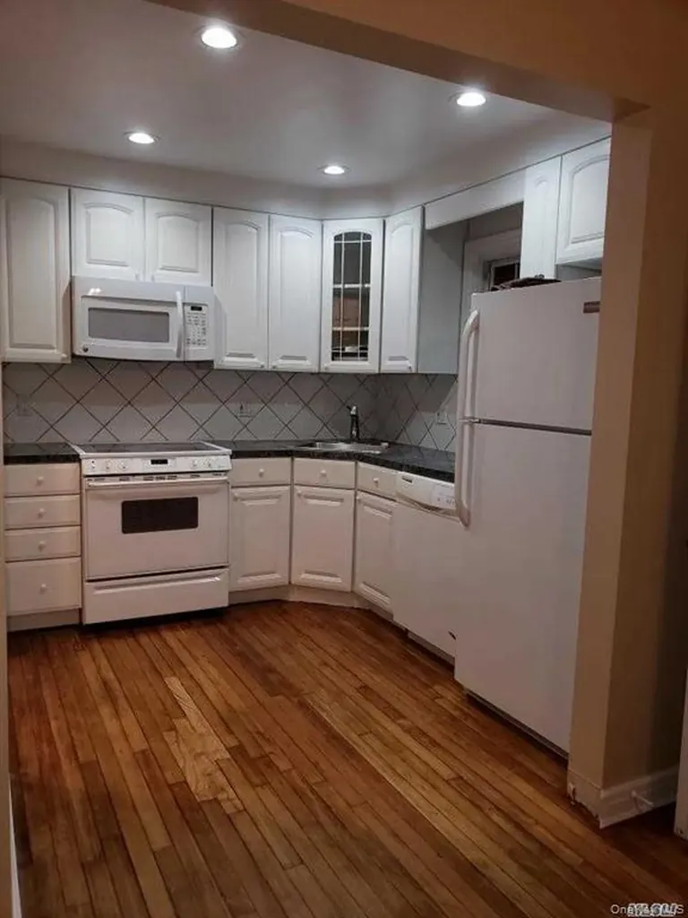 75 Searingtown Road Albertson NY 11507
