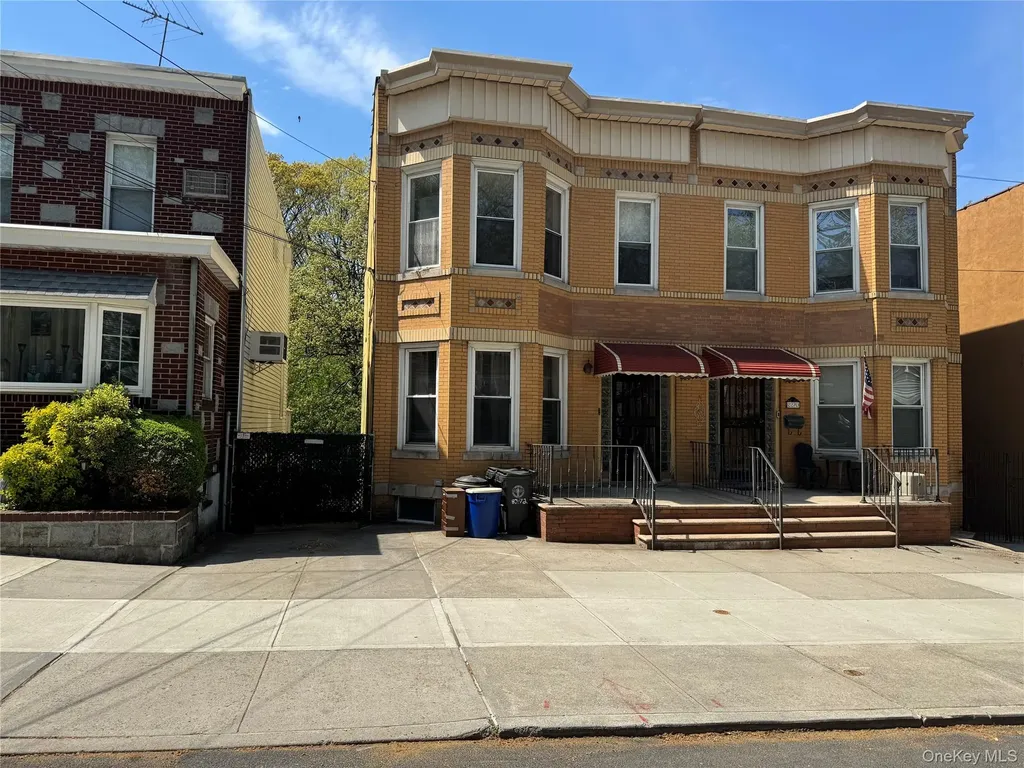 82-72 88th Place Glendale NY 11385