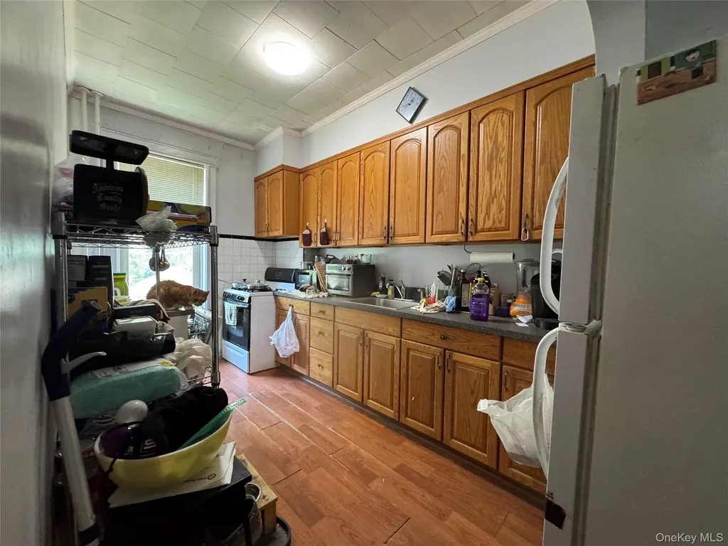 82-72 88th Place Glendale NY 11385