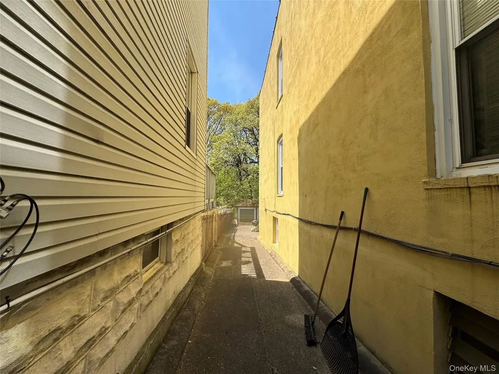 82-72 88th Place Glendale NY 11385