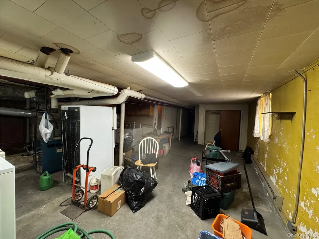 82-72 88th Place Glendale NY 11385