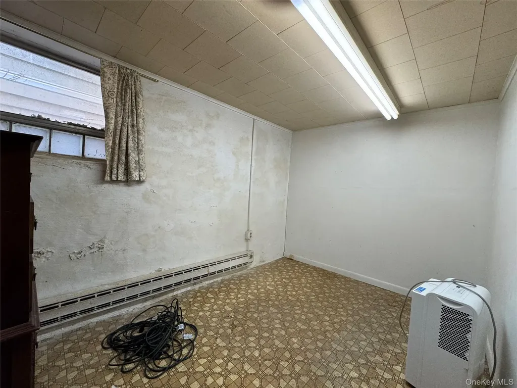 82-72 88th Place Glendale NY 11385